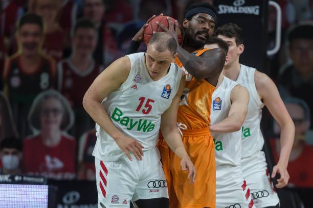 出巨大的体 出巨大的体