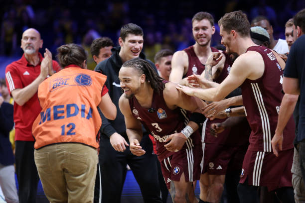 在赛季后半 在赛季后半