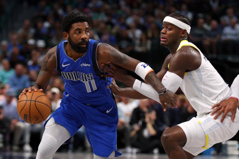 的背身拿球 的背身拿球